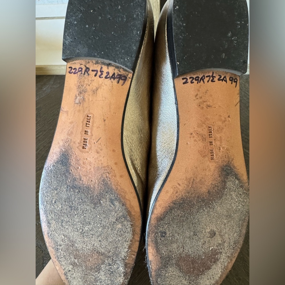 Genuine Ferragamo Gold flats. SZ 7 1/2. - Picture 9 of 9